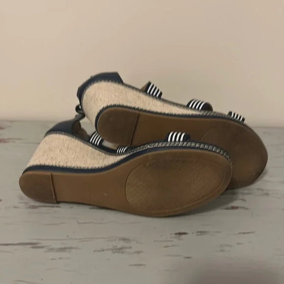 Crown & Ivy Navy and White Striped Wedges - Picture 5 of 6